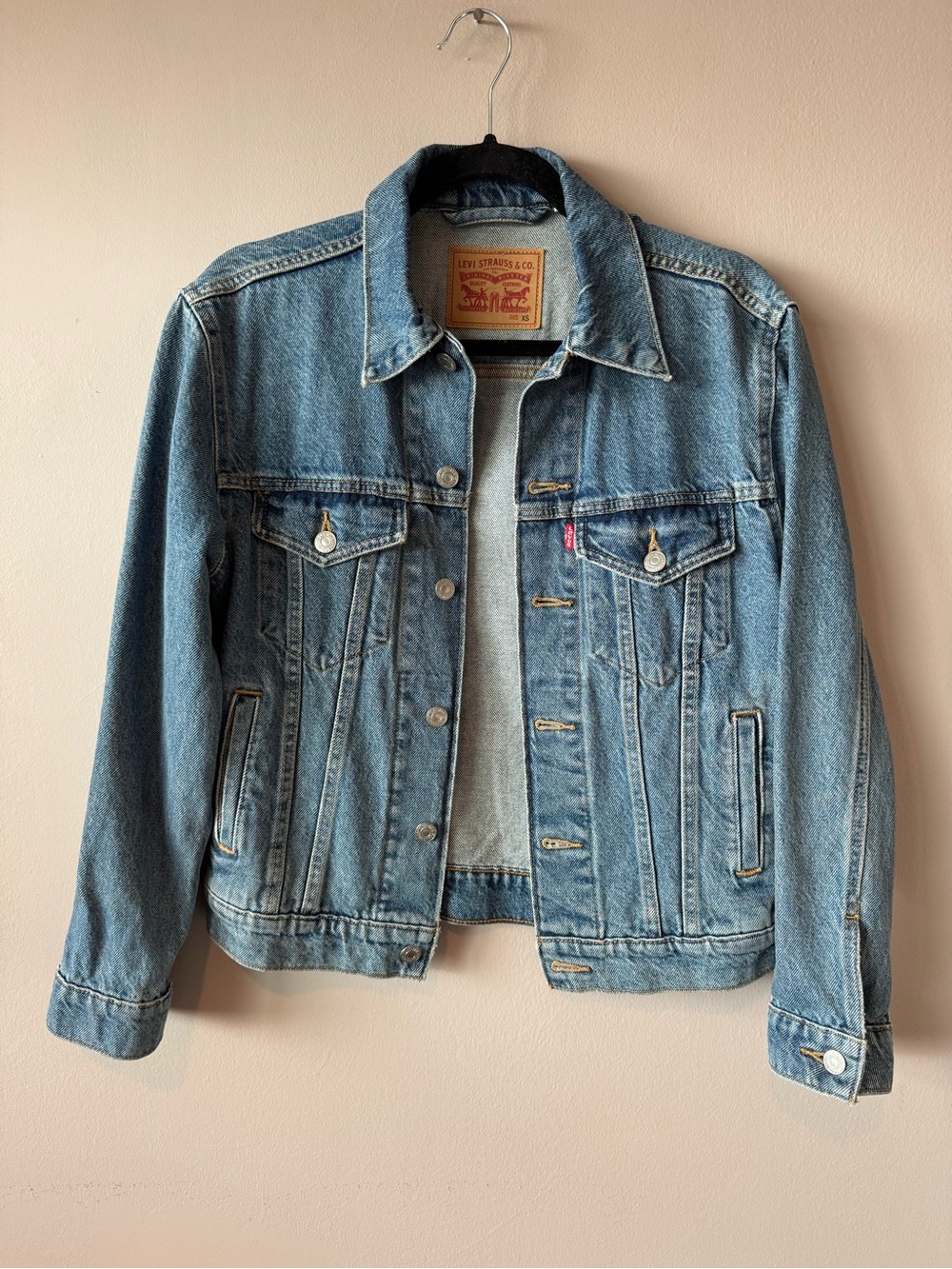 Levi’s Women’s Classic Button Front Medium Wash Loose Fit Denim Jacket Size XS